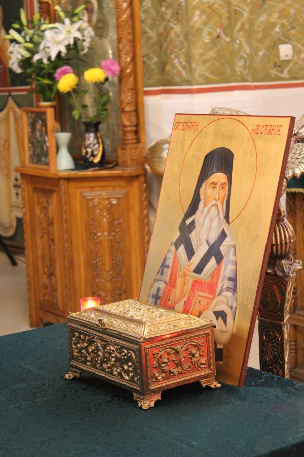 Moastele Sfantului Nectarie la Catedrala din Urziceni Moastele Sfantului Nectarie la Catedrala din Urziceni